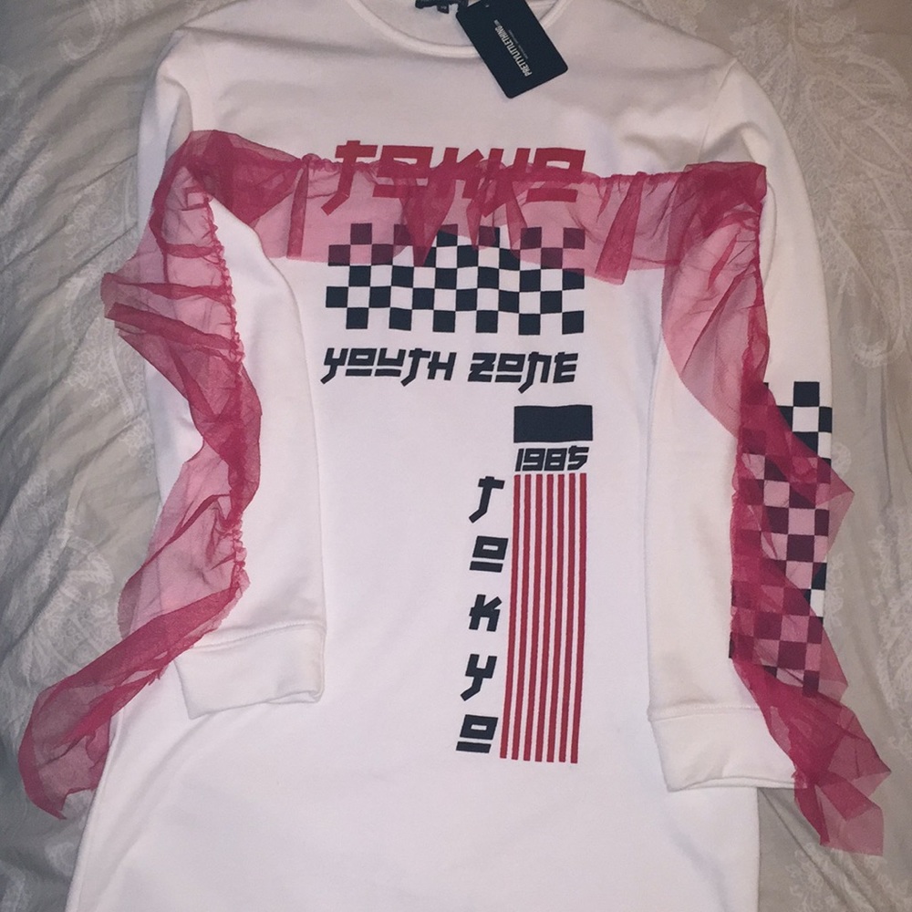 New PRETTY LITTLE THING Japanese Harijuku Sweater